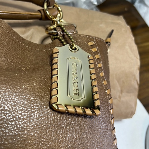 NWT Coach Devin Camel/Gold Expandable Leather/Patent Leather Duffle 15995 - Picture 11 of 16